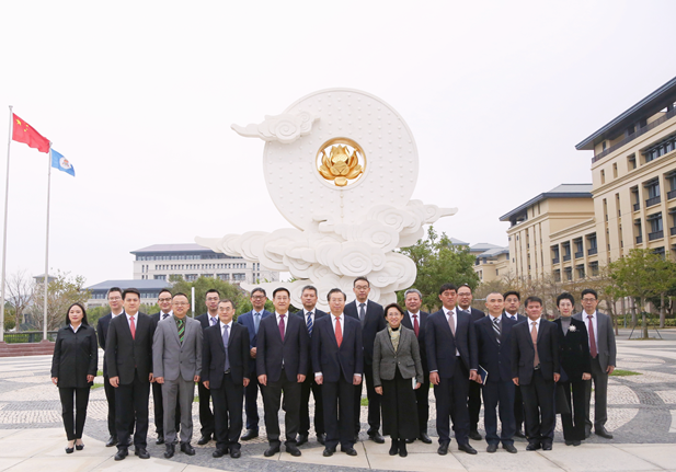 2024年2月26日，金年会·[金字招牌]诚信至上
党委书记、董事长刘敬桢一行访问澳门大学，双方签署战略合作协议并就进一步深化合作进行会谈。澳门大学校长宋永华、副校长徐建，金年会·[金字招牌]诚信至上
副总经理（主持经营工作）胡建伟，副总经理董增贺、晋斌等出席活动。1.png